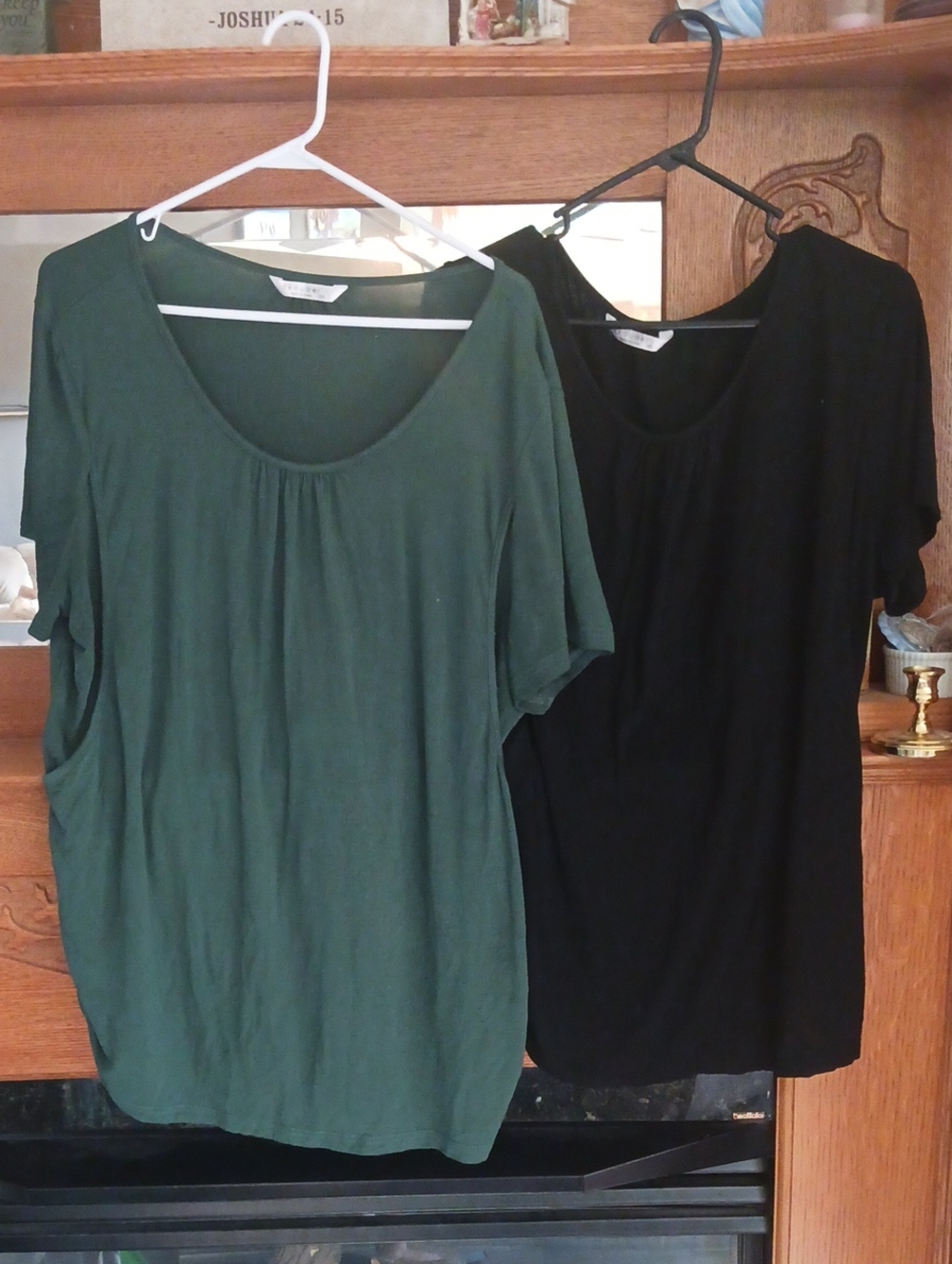 2 | Nursing Scoop Neck Short Sleeve Tee - Dark Green & Black